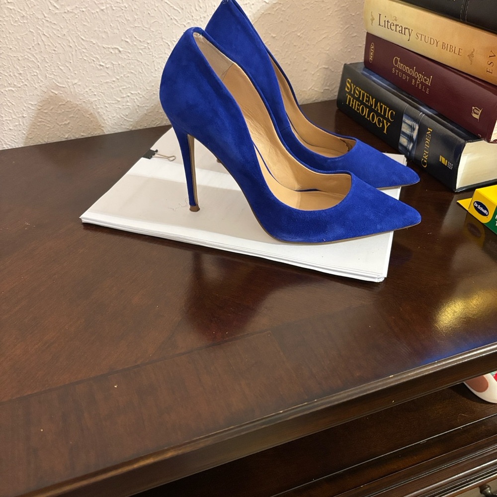 Steve Madden Elegant Blue Suede Pointed-Toe Stiletto Pumps - Picture 4 of 8